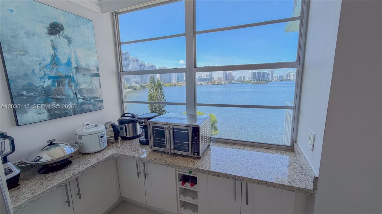 301 174 St , Unit 702, Sunny Isles Beach, FL 33160 Photo