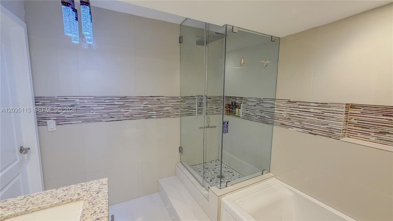 301 174 St , Unit 702, Sunny Isles Beach, FL 33160 Photo
