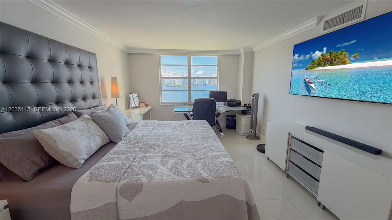 301 174 St , Unit 702, Sunny Isles Beach, FL 33160 Photo