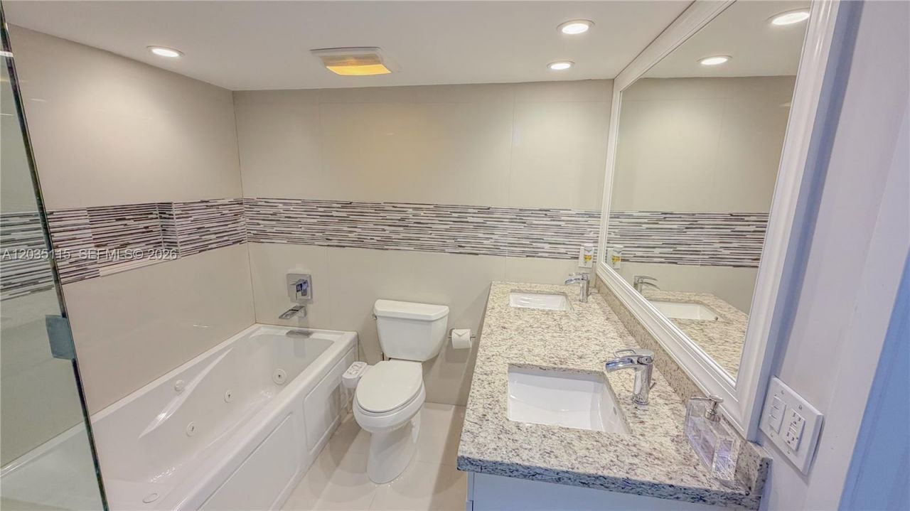 301 174 St , Unit 702, Sunny Isles Beach, FL 33160 Photo