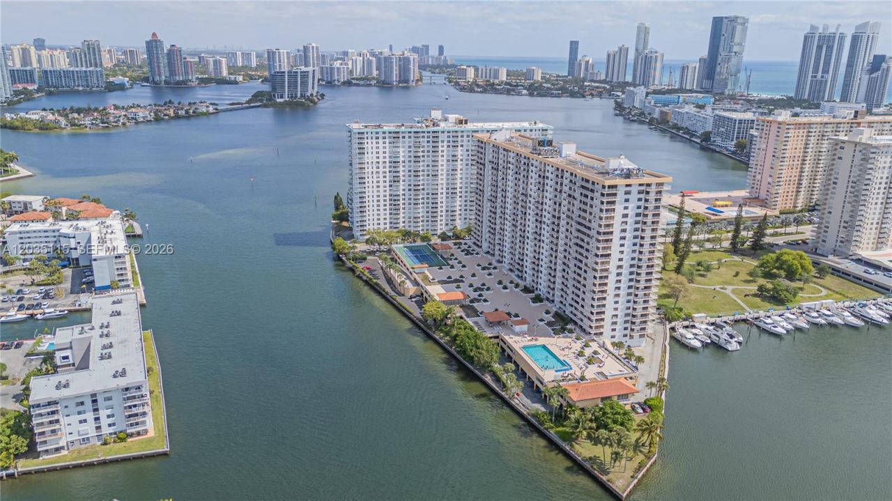 301 174 St , Unit 702, Sunny Isles Beach, FL 33160 Photo