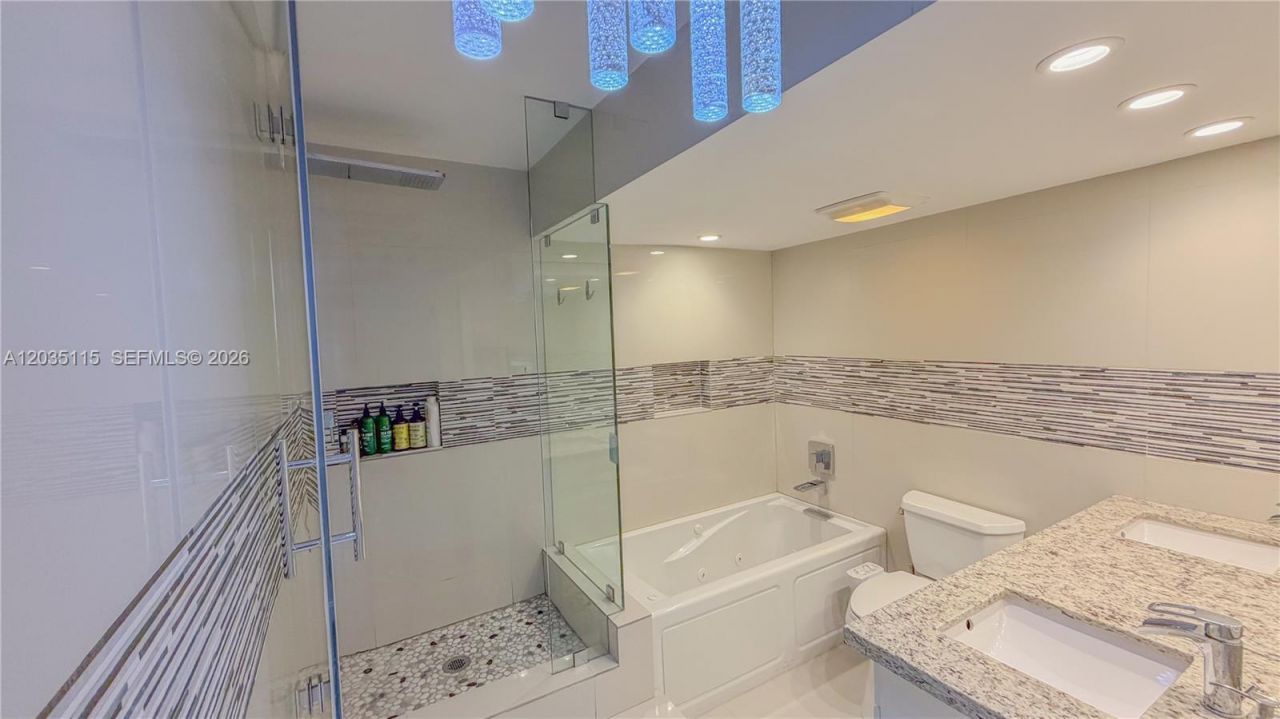 301 174 St , Unit 702, Sunny Isles Beach, FL 33160 Photo