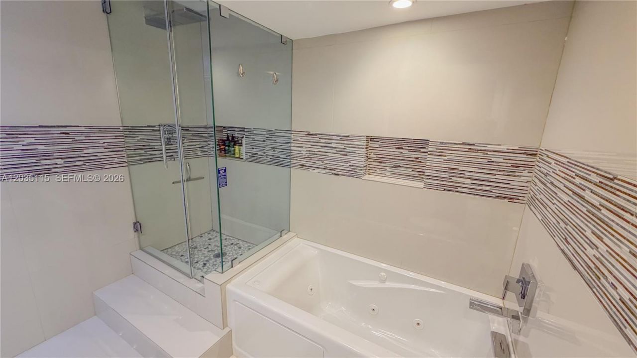 301 174 St , Unit 702, Sunny Isles Beach, FL 33160 Photo