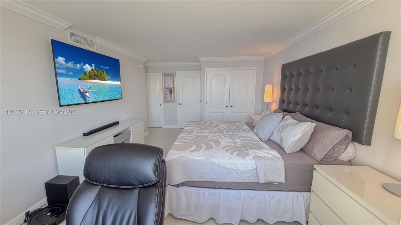 301 174 St , Unit 702, Sunny Isles Beach, FL 33160 Photo