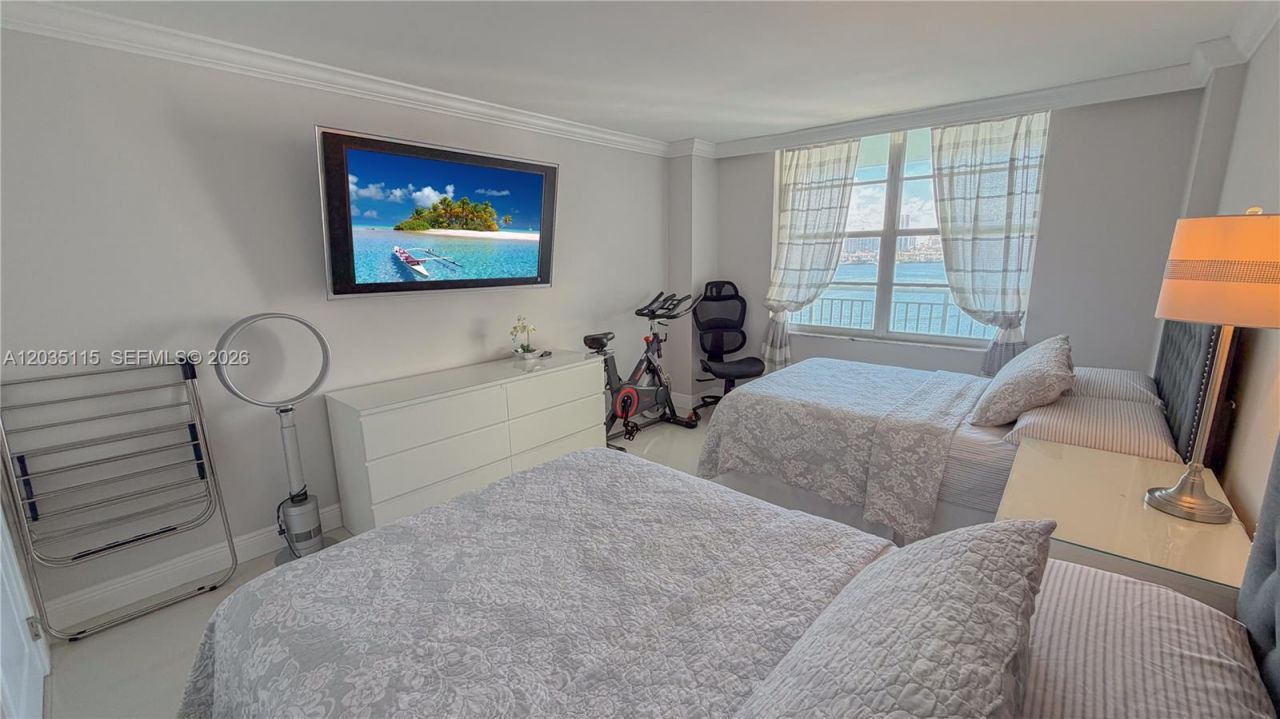 301 174 St , Unit 702, Sunny Isles Beach, FL 33160 Photo