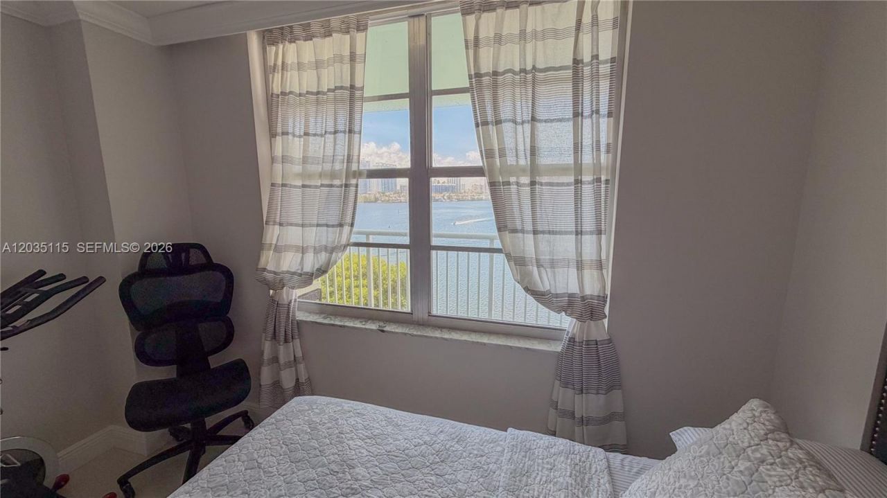 301 174 St , Unit 702, Sunny Isles Beach, FL 33160 Photo