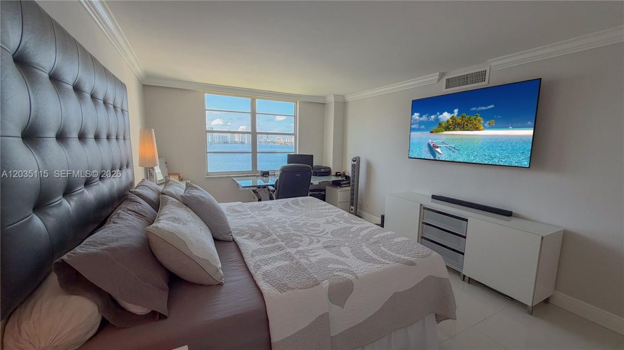 301 174 St , Unit 702, Sunny Isles Beach, FL 33160 Photo