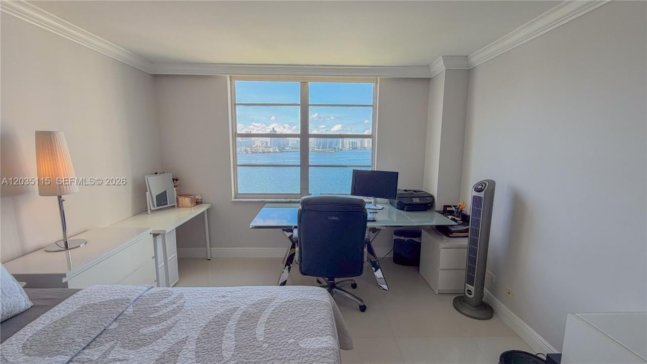 301 174 St , Unit 702, Sunny Isles Beach, FL 33160 Photo