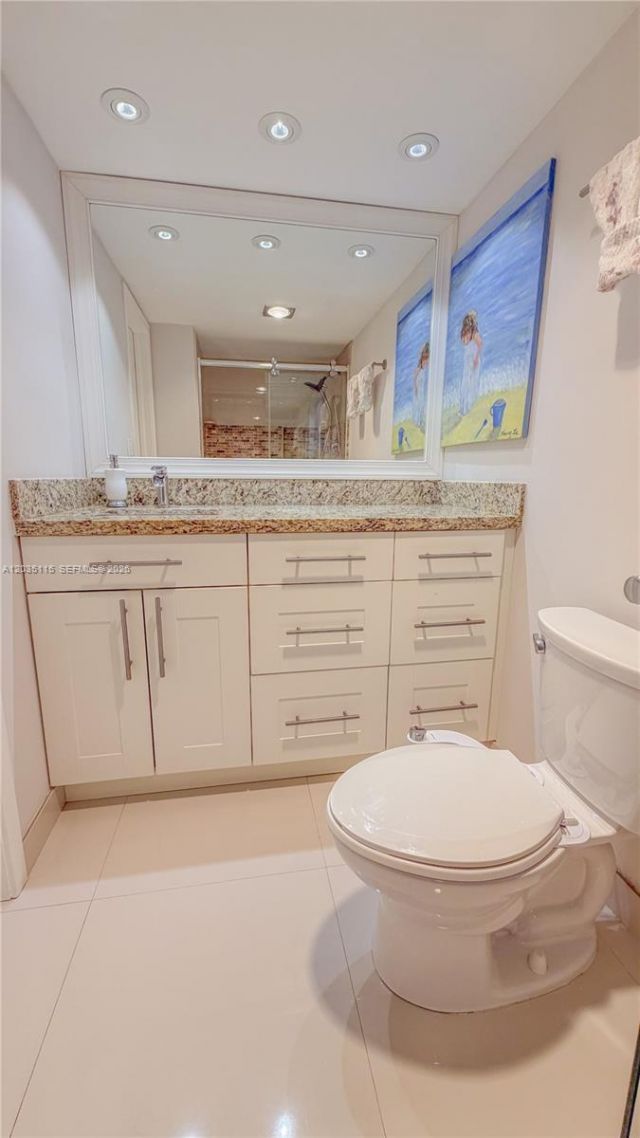 301 174 St , Unit 702, Sunny Isles Beach, FL 33160 Photo
