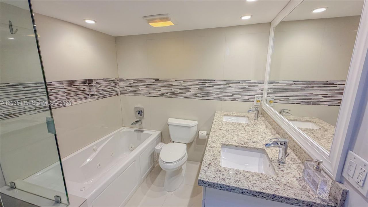301 174 St , Unit 702, Sunny Isles Beach, FL 33160 Photo