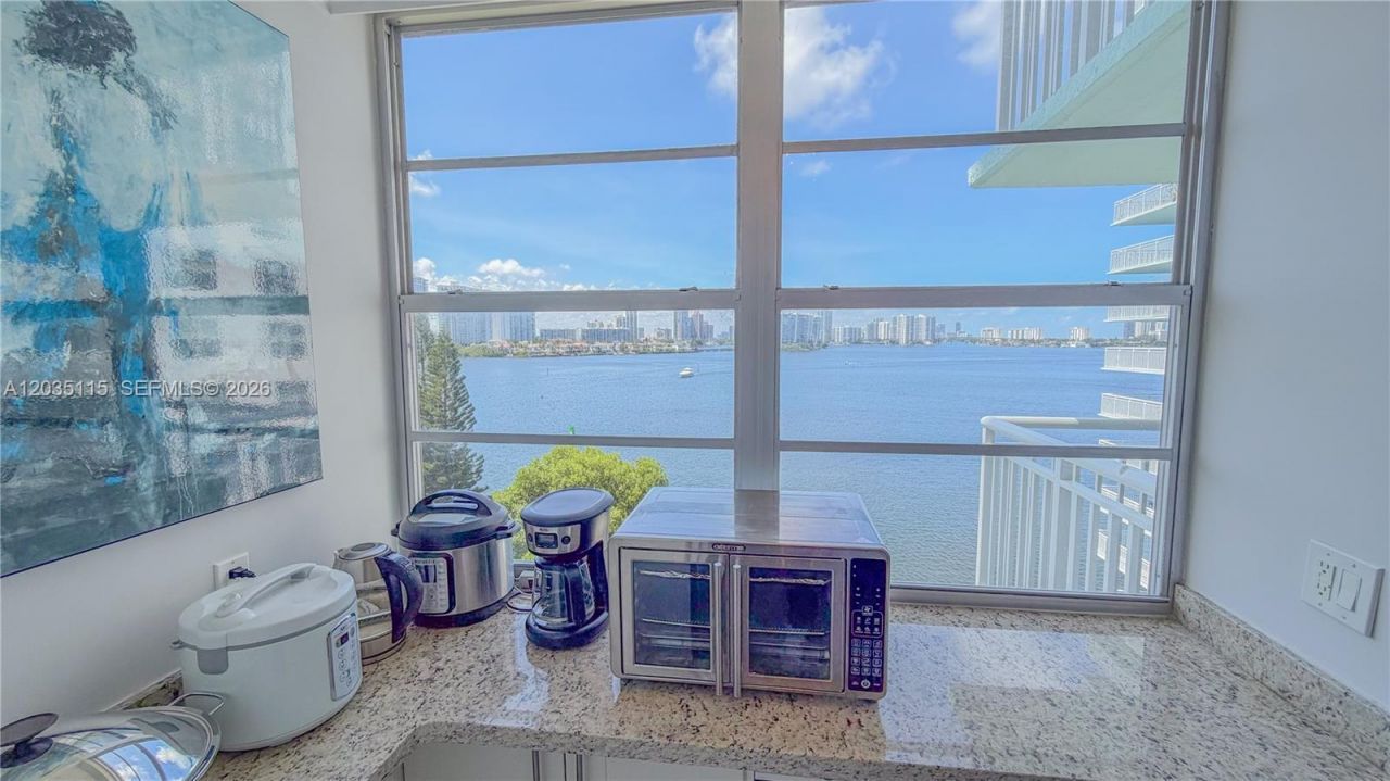 301 174 St , Unit 702, Sunny Isles Beach, FL 33160 Photo