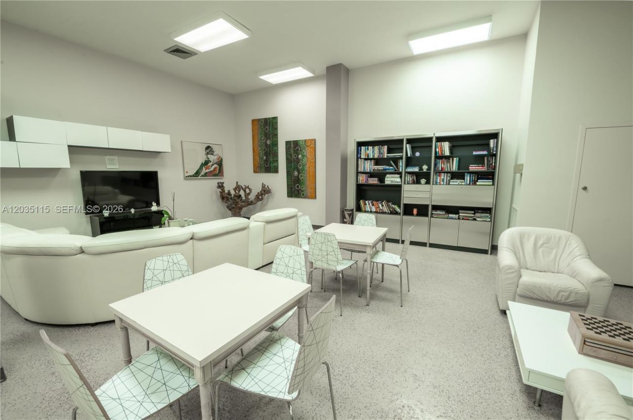 301 174 St , Unit 702, Sunny Isles Beach, FL 33160 Photo