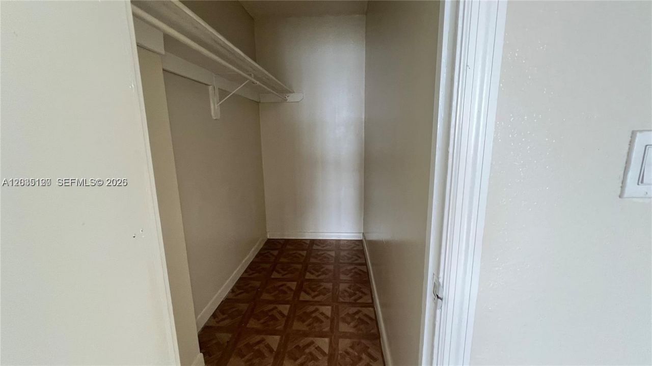 486 NW 165th St Rd , Unit B-606, Miami, FL 33169 Photo
