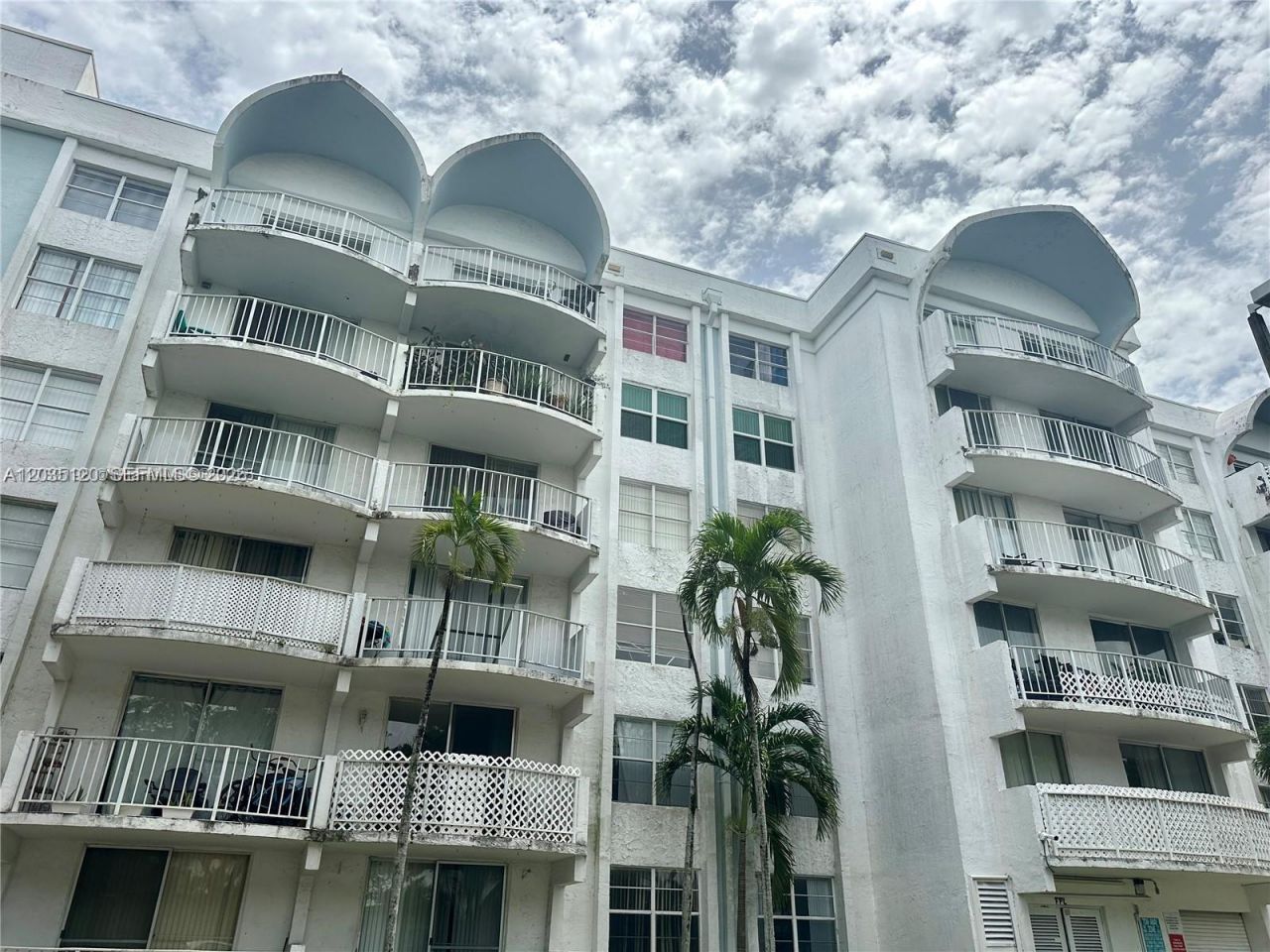 486 NW 165th St Rd , Unit B-606, Miami, FL 33169 Photo