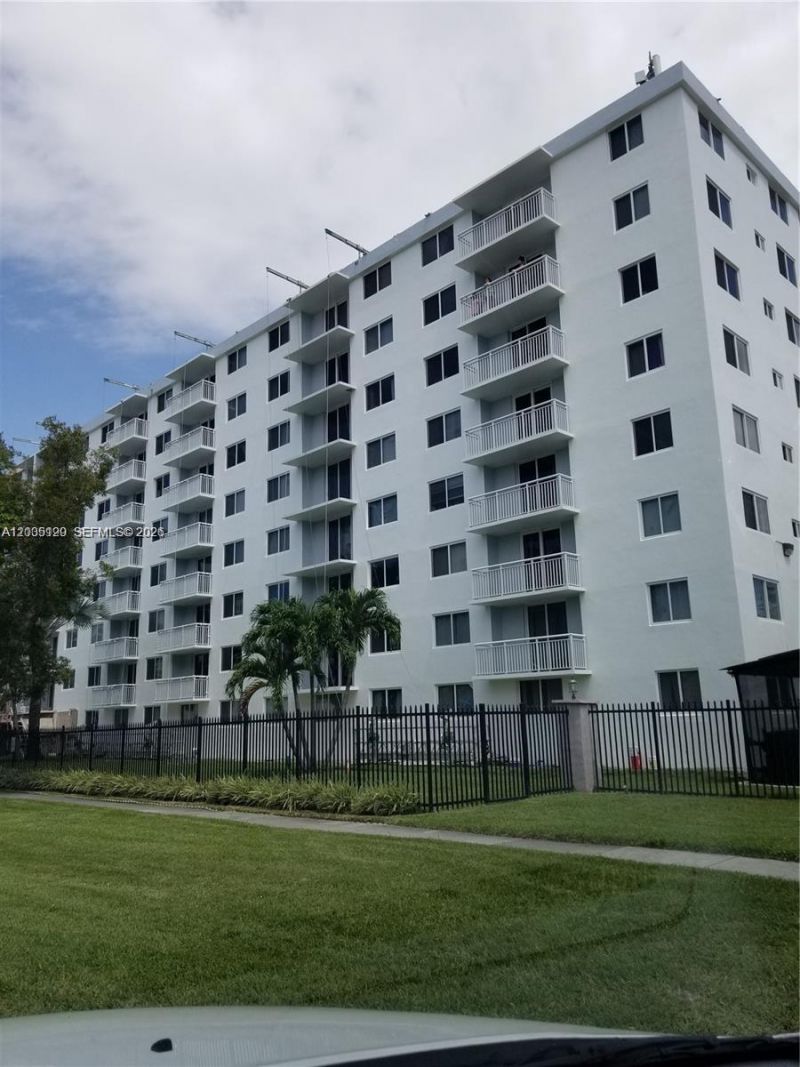 1251 NE 108th St , Unit 423, Miami, FL 33161 Photo