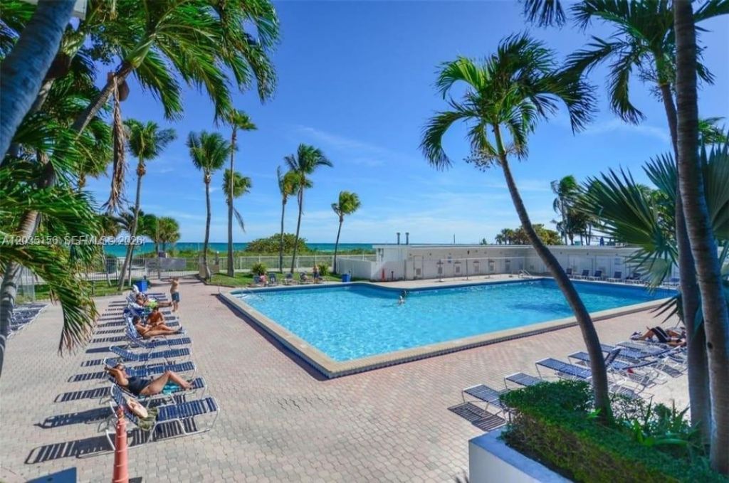 6345 Collins Ave , Unit 830, Miami Beach, FL 33141 Photo