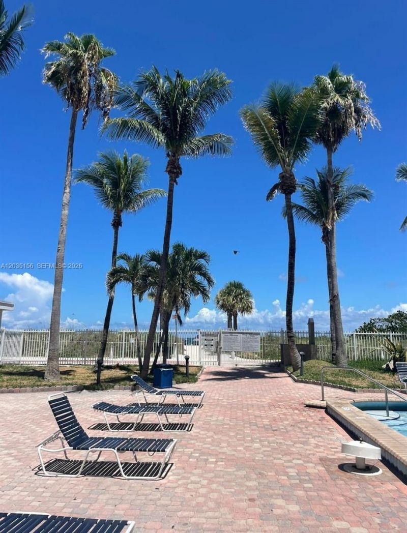 6345 Collins Ave , Unit 830, Miami Beach, FL 33141 Photo