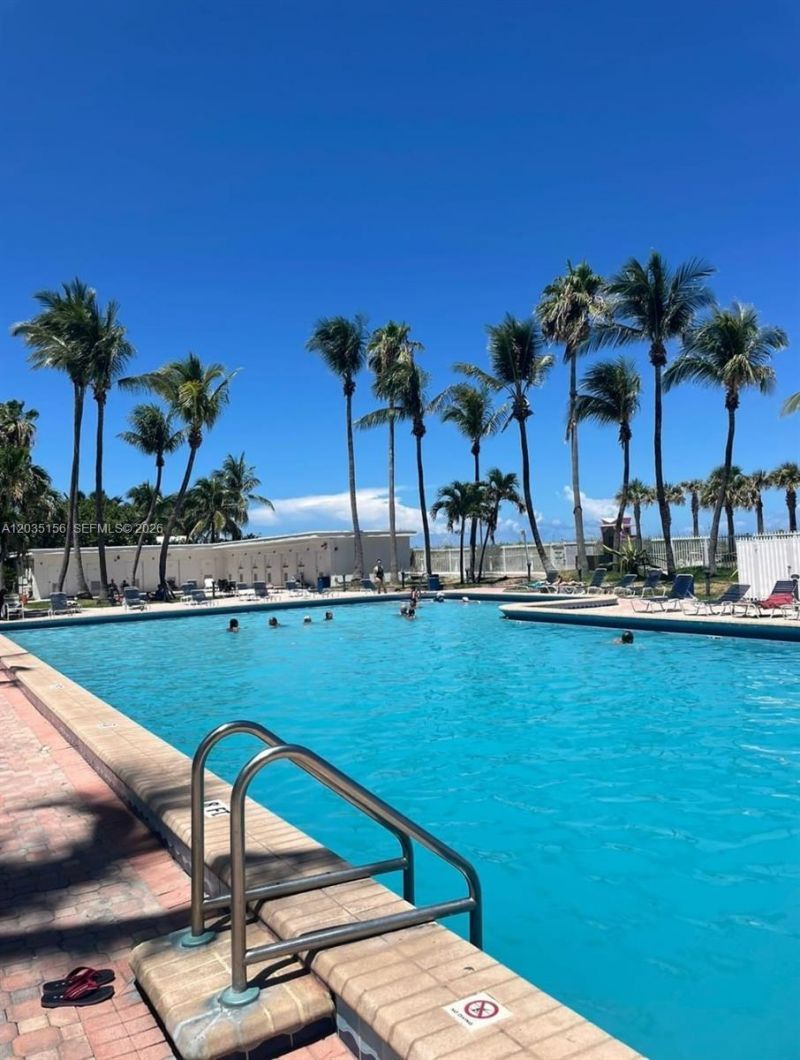 6345 Collins Ave , Unit 830, Miami Beach, FL 33141 Photo