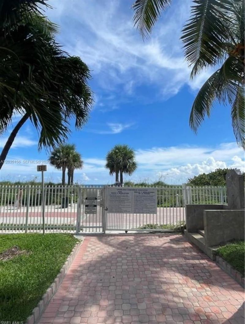 6345 Collins Ave , Unit 830, Miami Beach, FL 33141 Photo