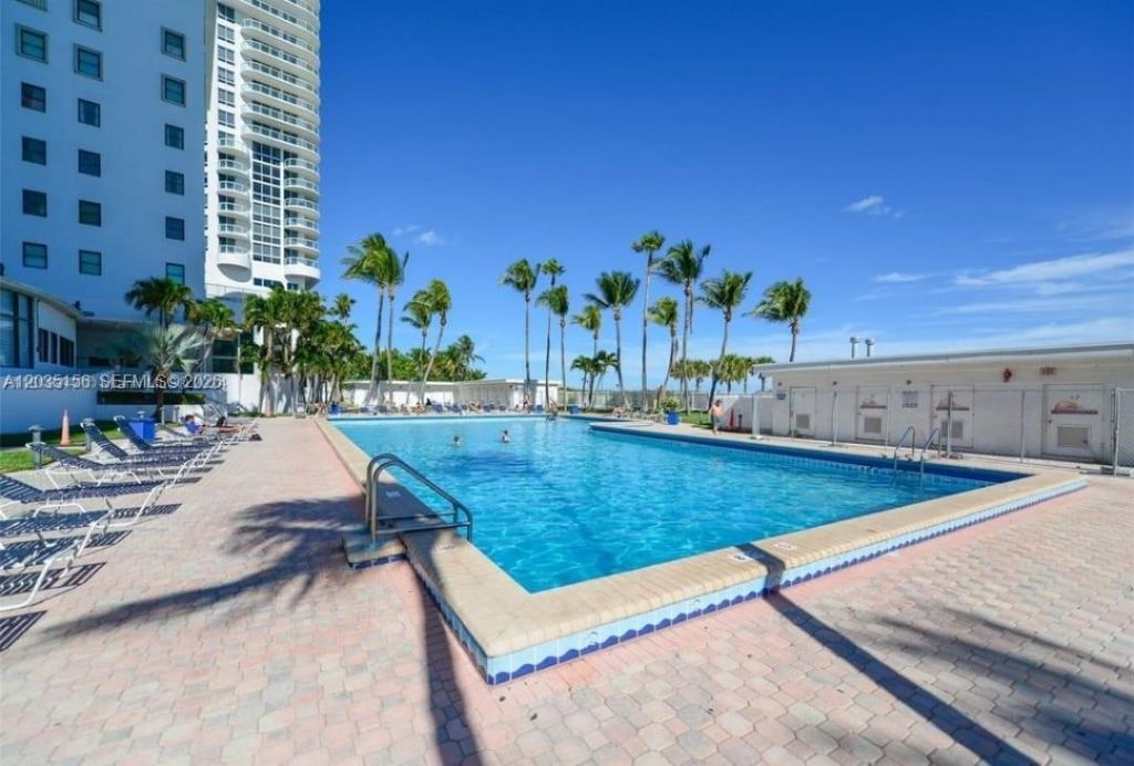6345 Collins Ave , Unit 830, Miami Beach, FL 33141 Photo