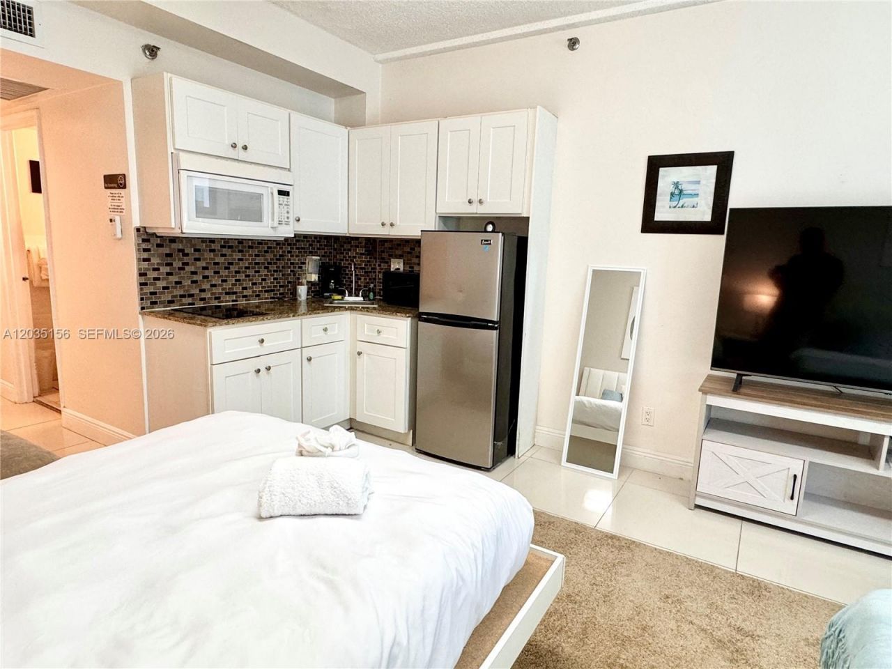 6345 Collins Ave , Unit 830, Miami Beach, FL 33141 Photo