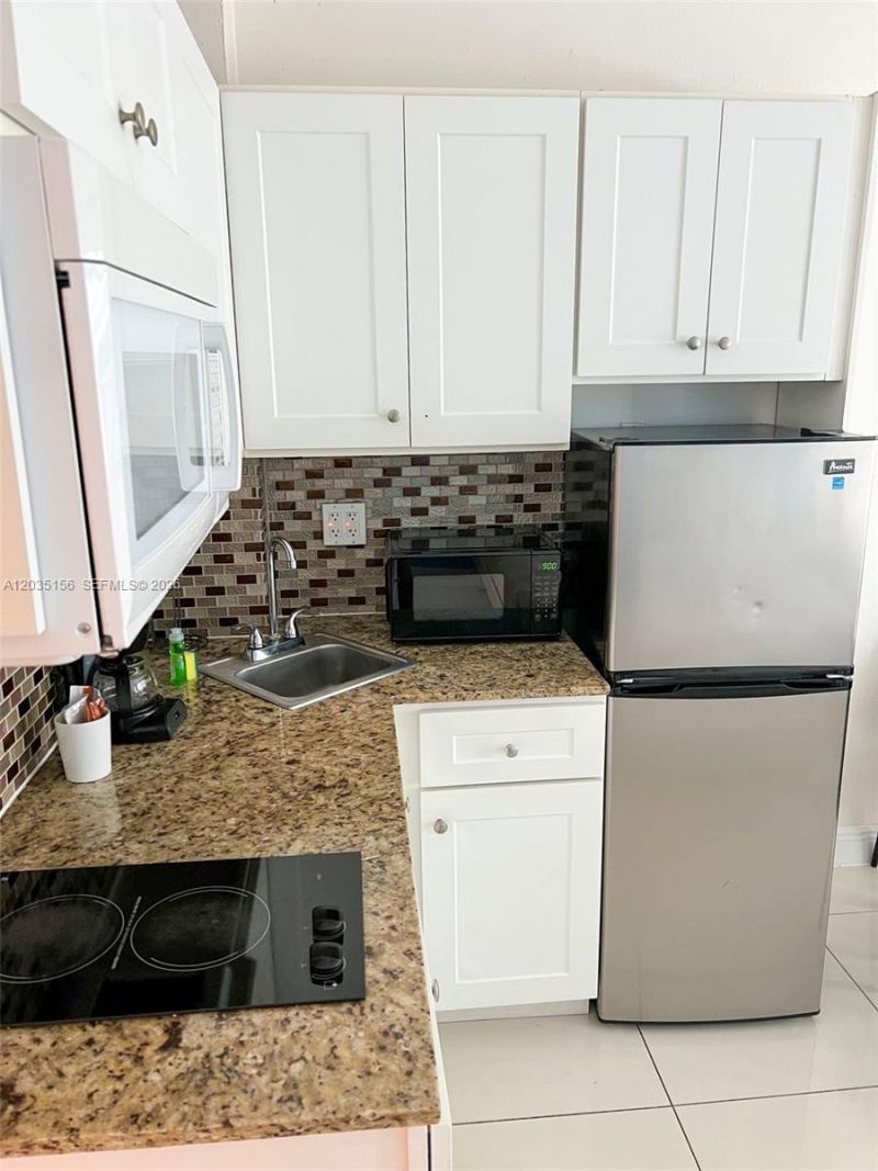 6345 Collins Ave , Unit 830, Miami Beach, FL 33141 Photo