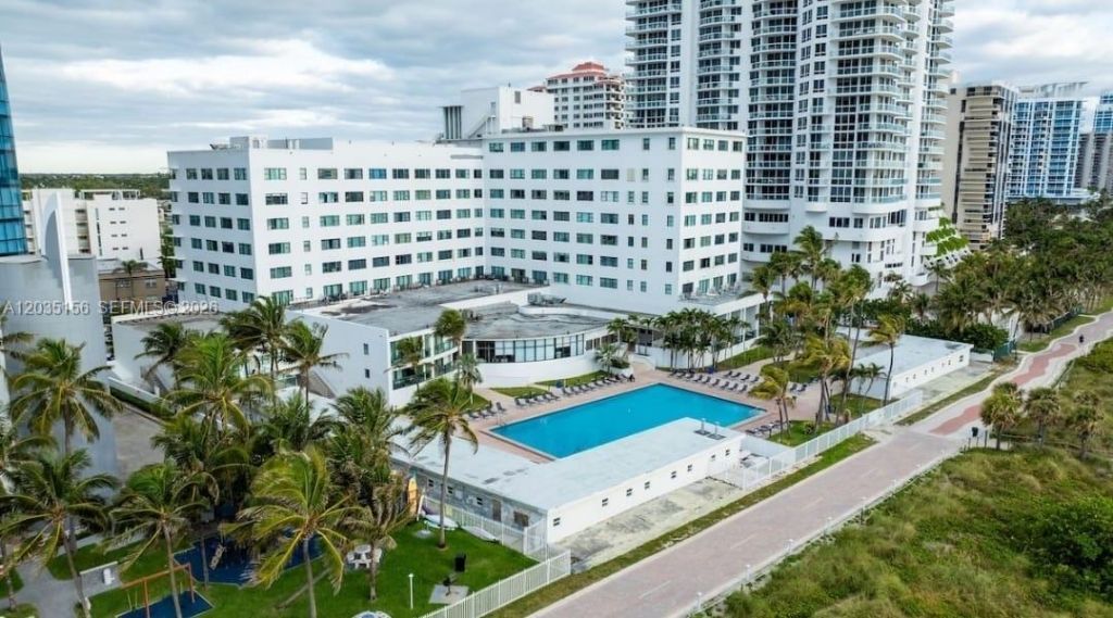 6345 Collins Ave , Unit 830, Miami Beach, FL 33141 Photo