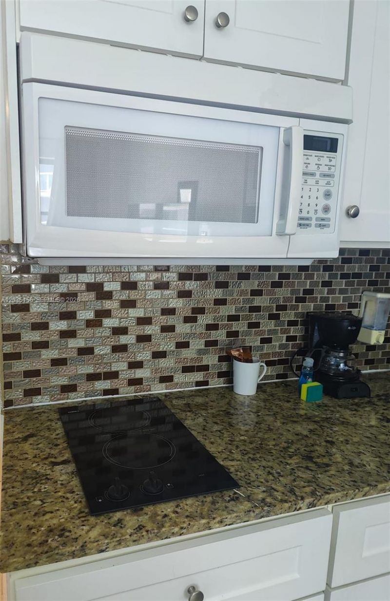 6345 Collins Ave , Unit 830, Miami Beach, FL 33141 Photo