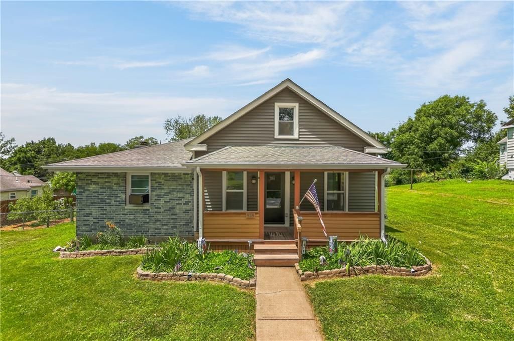 918 N Claremont Street, Sugar Creek, MO 64054 Main Photo