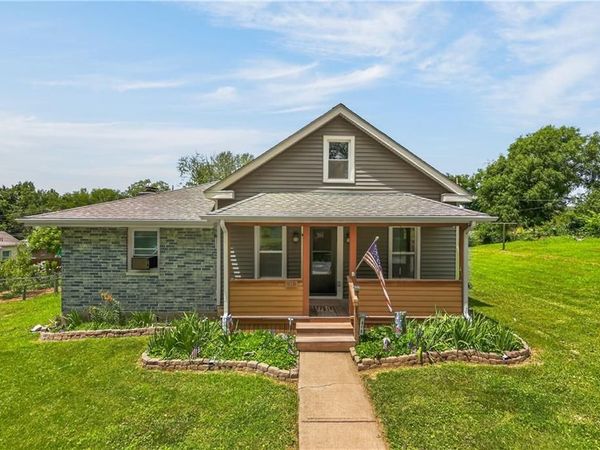 918 N Claremont Street, Sugar Creek, MO 64054