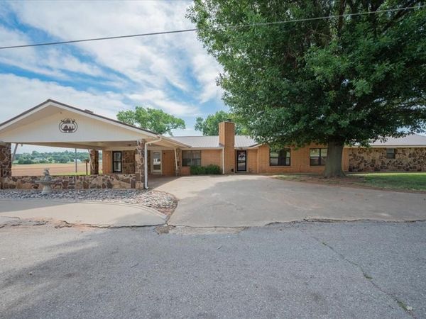 407 S Third Street, Binger, OK 73009