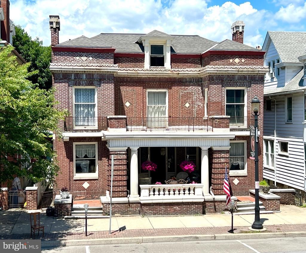 243 W BROAD STREET, TAMAQUA, PA 18252