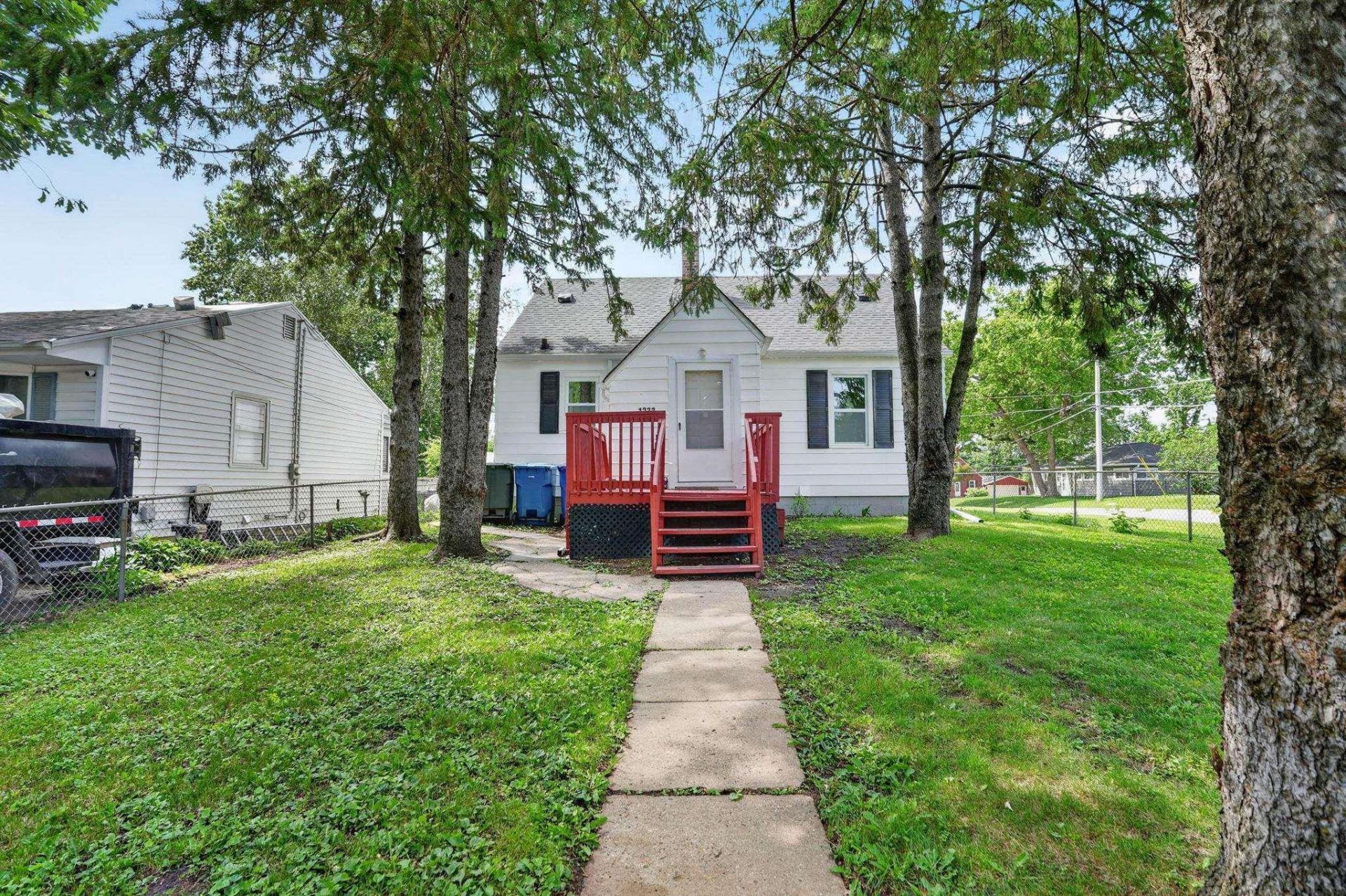 1233 Bauch Street, Waterloo, IA 50701 Main Photo