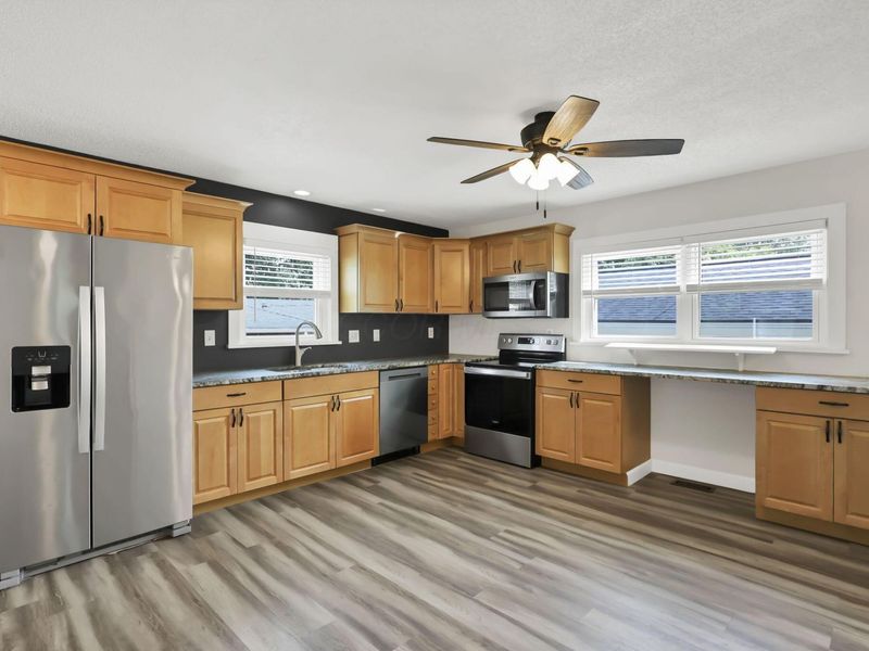 548 Empire Drive N, Columbus, OH 43230 Photo 15