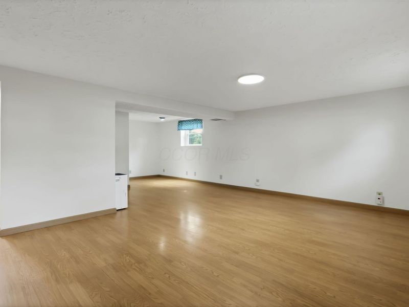 548 Empire Drive N, Columbus, OH 43230 Photo 30