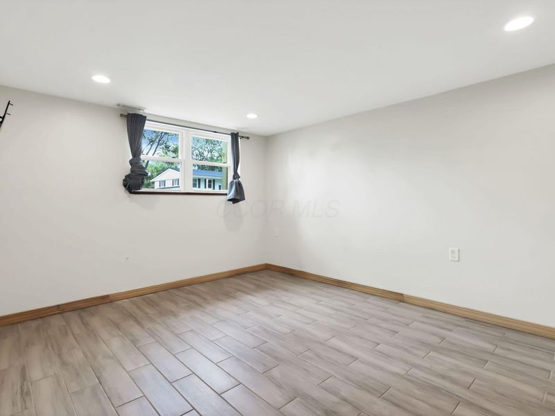548 Empire Drive N, Columbus, OH 43230 Photo 36
