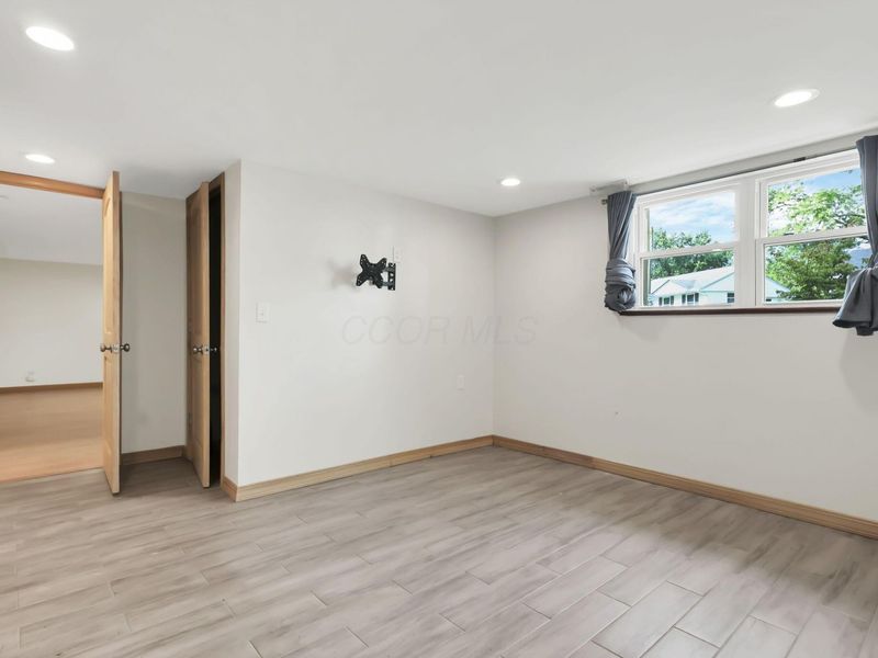 548 Empire Drive N, Columbus, OH 43230 Photo 37