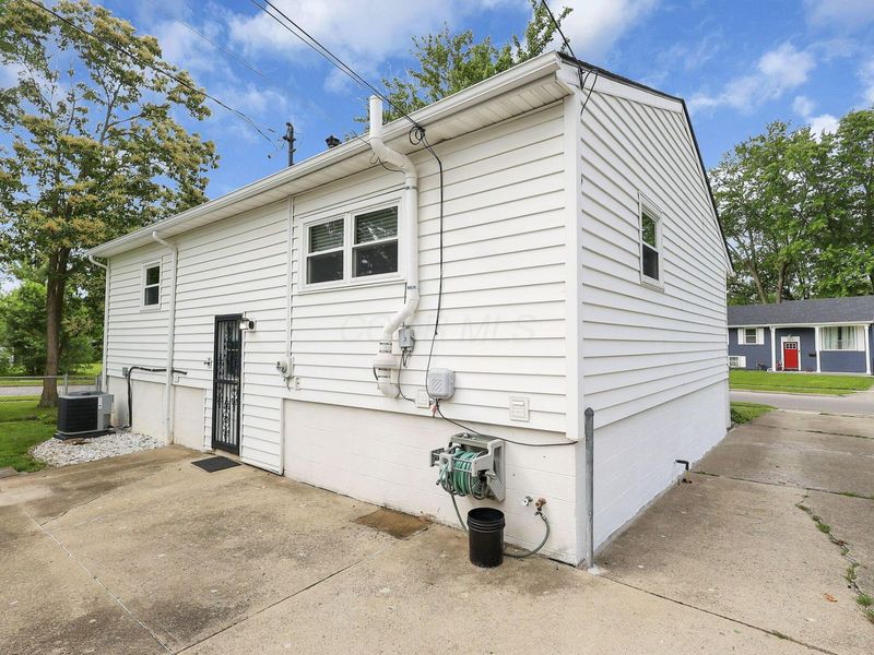 548 Empire Drive N, Columbus, OH 43230 Photo 42