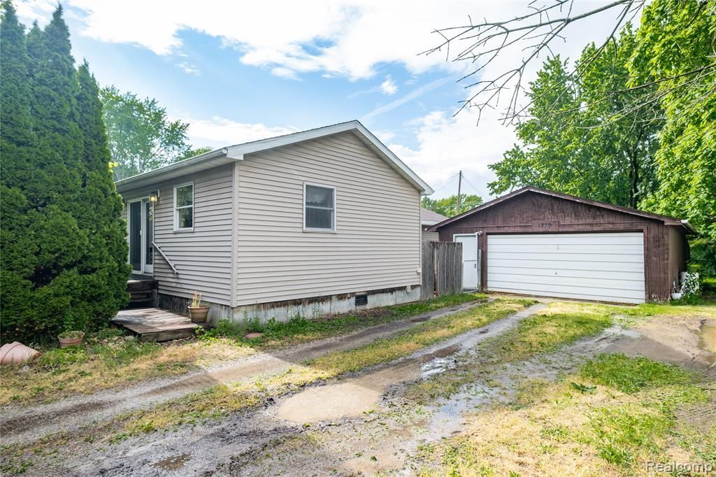 1270 W Oregon Street, Lapeer, MI 48446 Main Photo