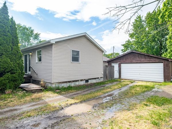 1270 W Oregon Street, Lapeer, MI 48446
