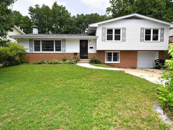 2717 W CASTLE Court, Peoria, IL 61614