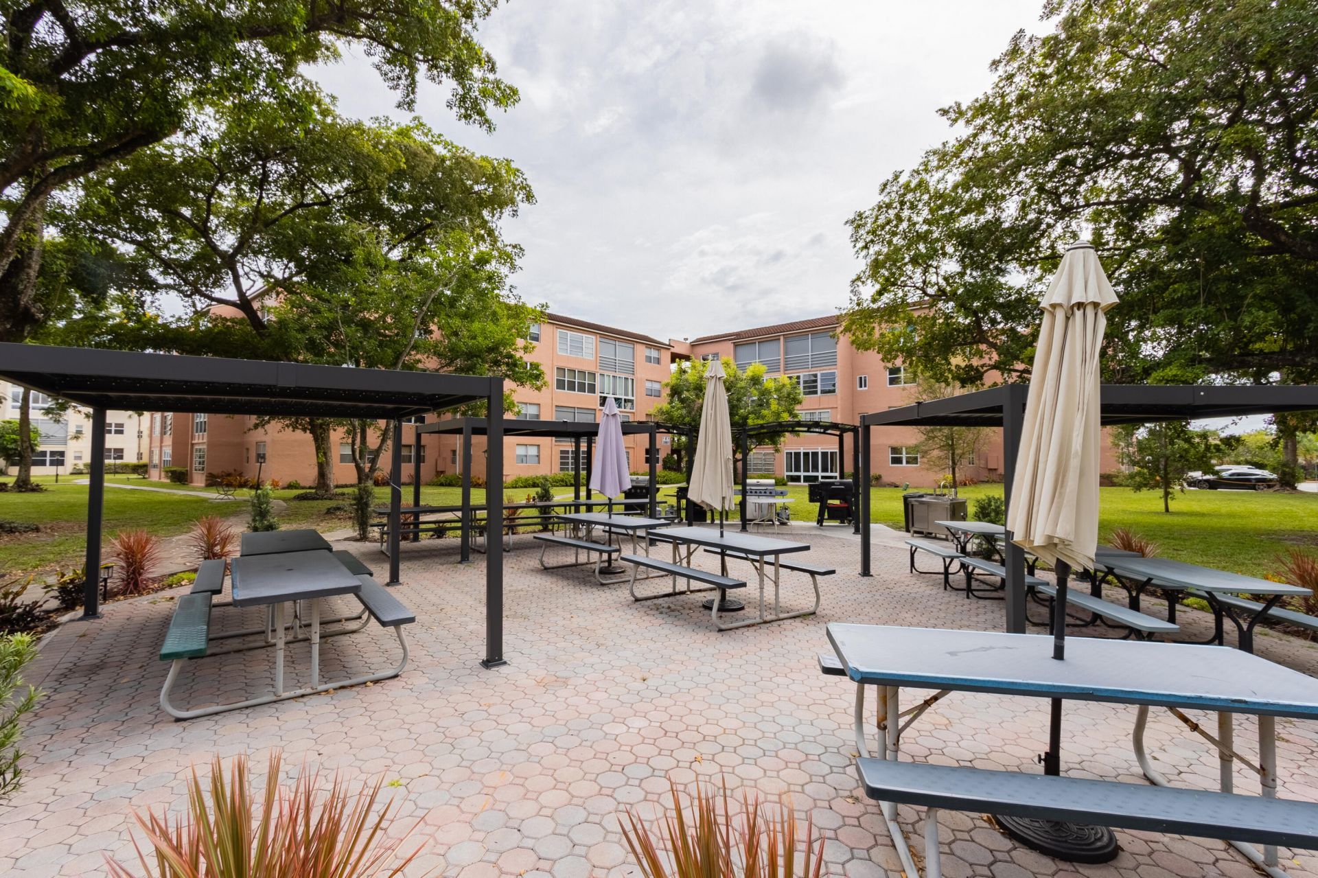 2811 Somerset Drive, Unit 412, Lauderdale Lakes, FL 33311 Photo