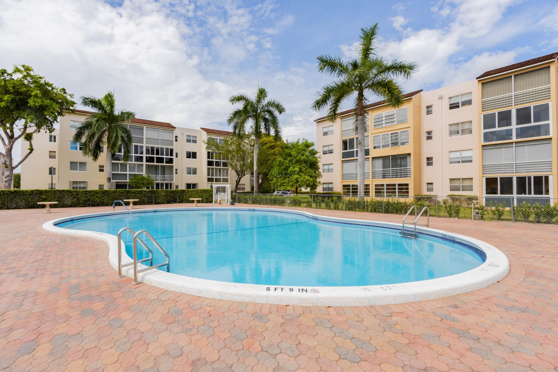 2811 Somerset Drive, Unit 412, Lauderdale Lakes, FL 33311 Photo