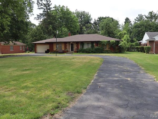 23521 Lee Baker Drive, Southfield, MI 48075