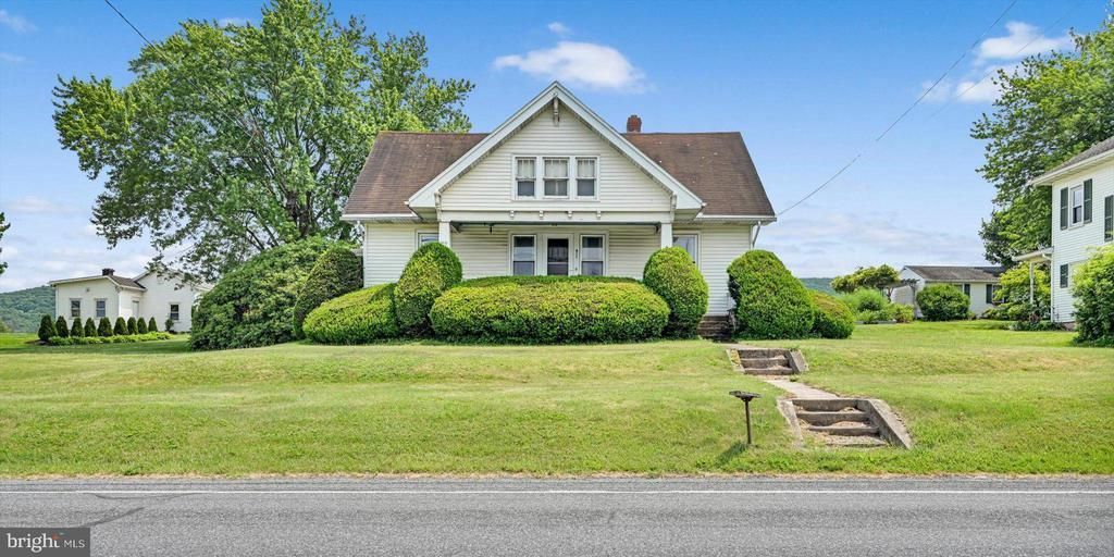 411 E MAIN STREET , HEGINS, PA 17938