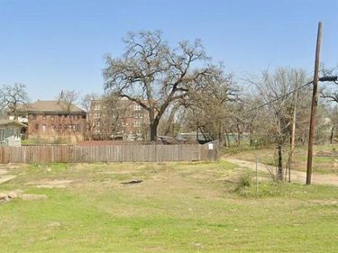 609 Comal Street , Dallas, TX 75203