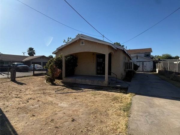 4079 E Heaton Avenue, Fresno, CA 93702