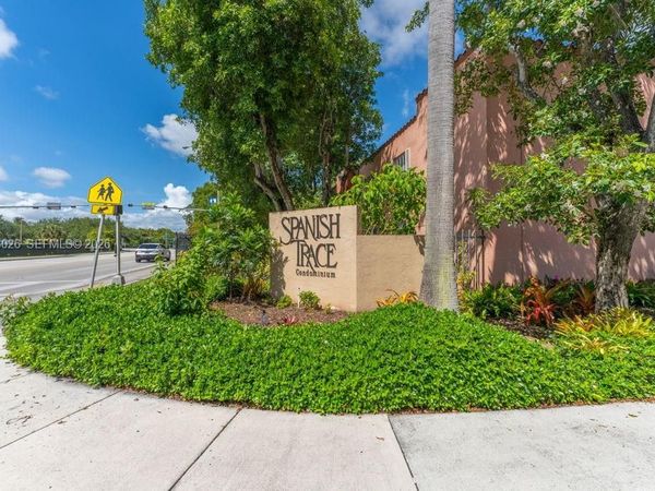 10832 N Kendall Dr , Unit U1, Miami, FL 33176