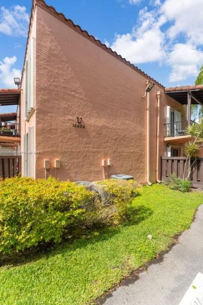 10832 N Kendall Dr , Unit U1, Miami, FL 33176 Photo