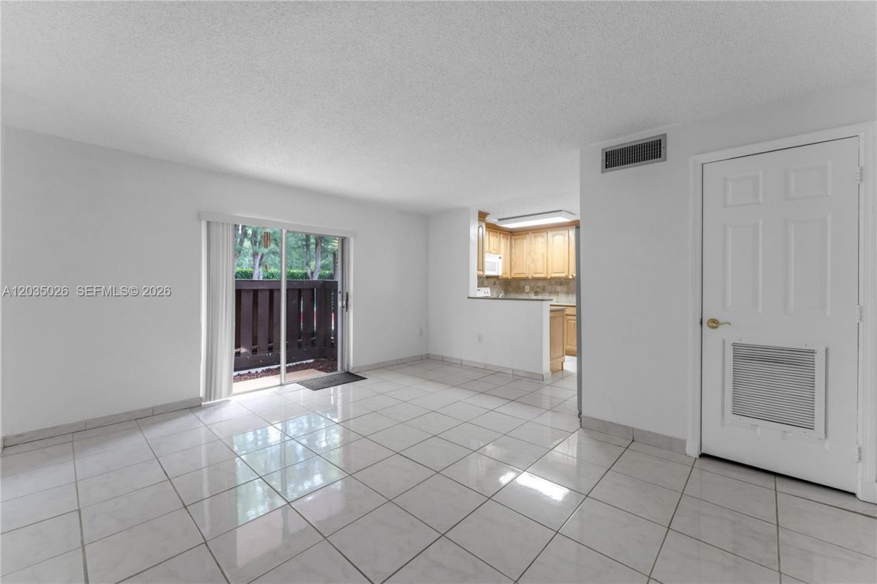 10832 N Kendall Dr , Unit U1, Miami, FL 33176 Photo
